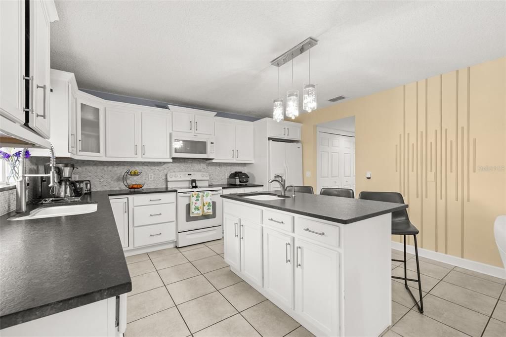 En Venta: $420,000 (4 camas, 3 baños, 2948 Pies cuadrados)