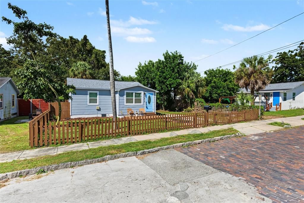 En Venta: $269,000 (3 camas, 2 baños, 847 Pies cuadrados)