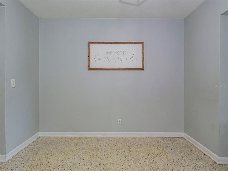 For Sale: $325,000 (3 beds, 2 baths, 1524 Square Feet)