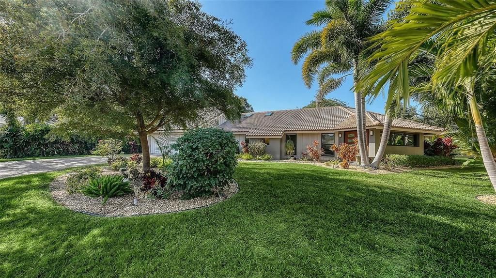 Active With Contract: $1,550,000 (3 beds, 3 baths, 2825 Square Feet)