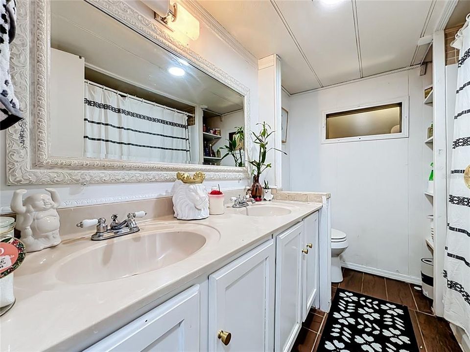 For Rent: $1,600 (3 beds, 1 baths, 672 Square Feet)