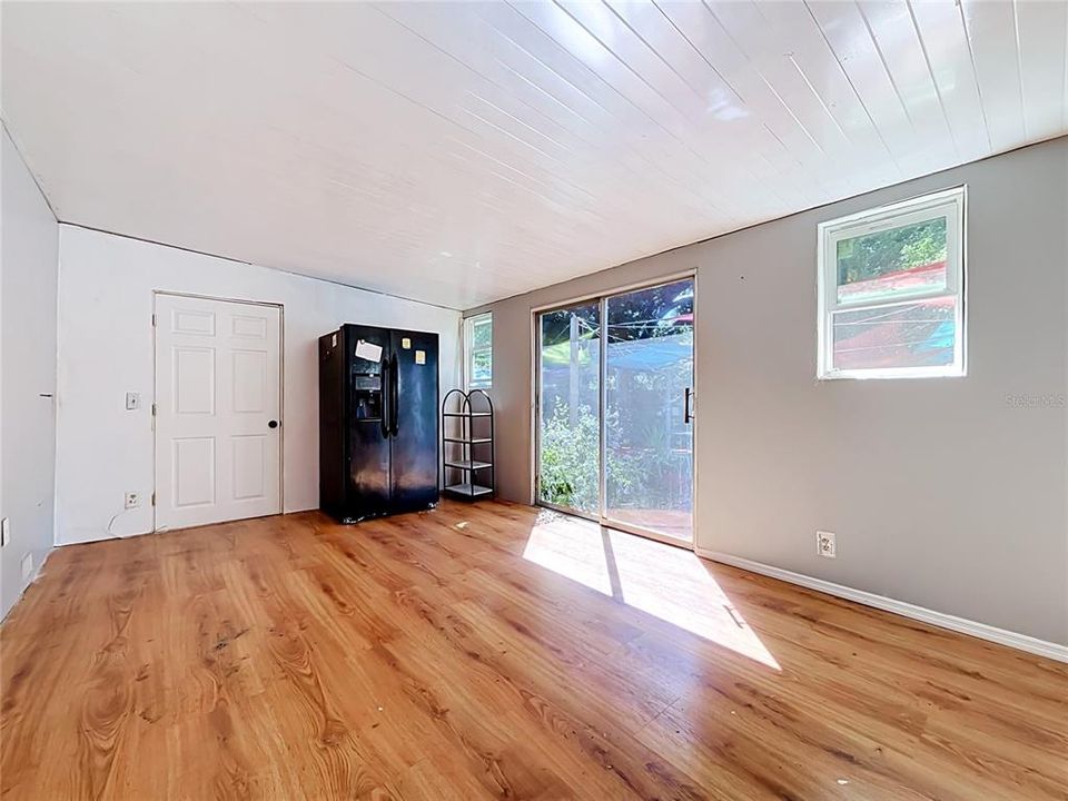 For Rent: $1,600 (3 beds, 1 baths, 672 Square Feet)