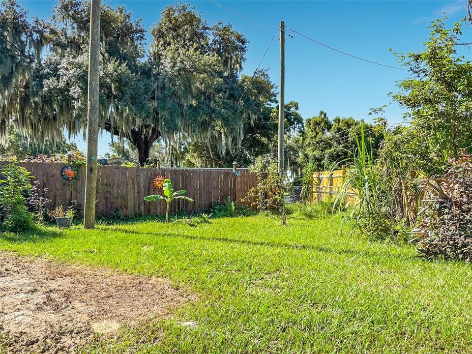 For Rent: $1,600 (3 beds, 1 baths, 672 Square Feet)