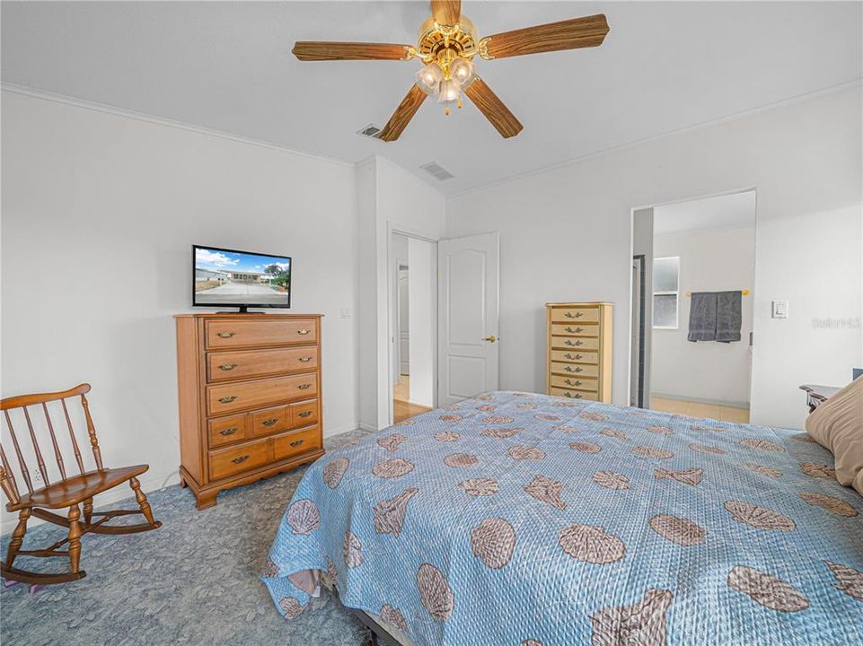For Sale: $153,000 (2 beds, 2 baths, 1152 Square Feet)