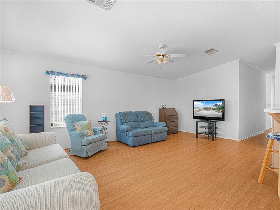 For Sale: $153,000 (2 beds, 2 baths, 1152 Square Feet)