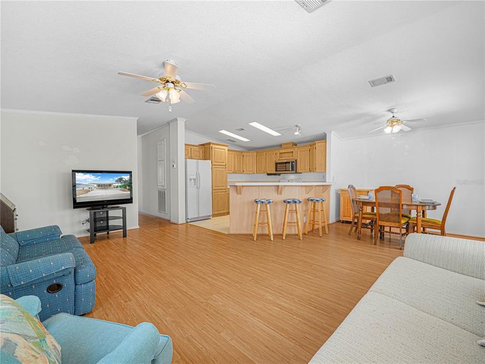 For Sale: $153,000 (2 beds, 2 baths, 1152 Square Feet)