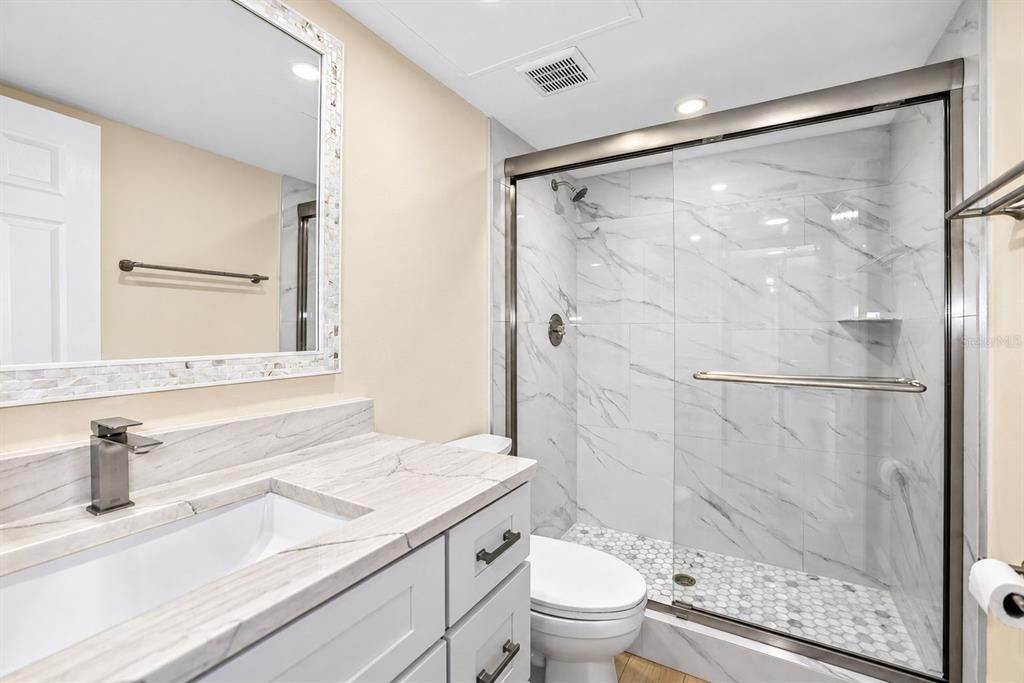 En Venta: $239,000 (2 camas, 2 baños, 1250 Pies cuadrados)