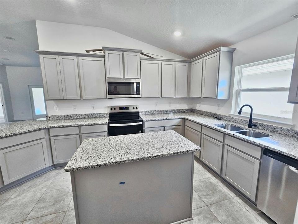En Venta: $387,900 (4 camas, 3 baños, 2200 Pies cuadrados)