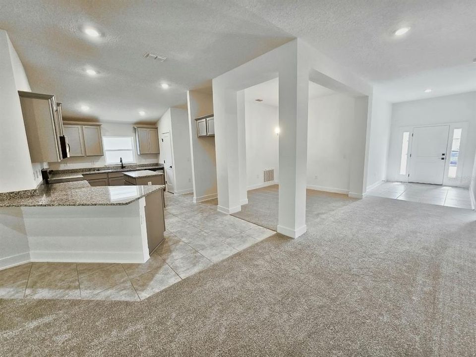En Venta: $387,900 (4 camas, 3 baños, 2200 Pies cuadrados)