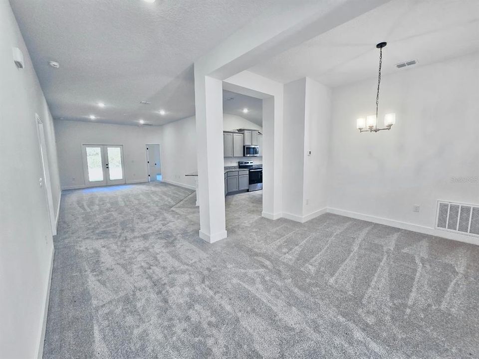 En Venta: $387,900 (4 camas, 3 baños, 2200 Pies cuadrados)