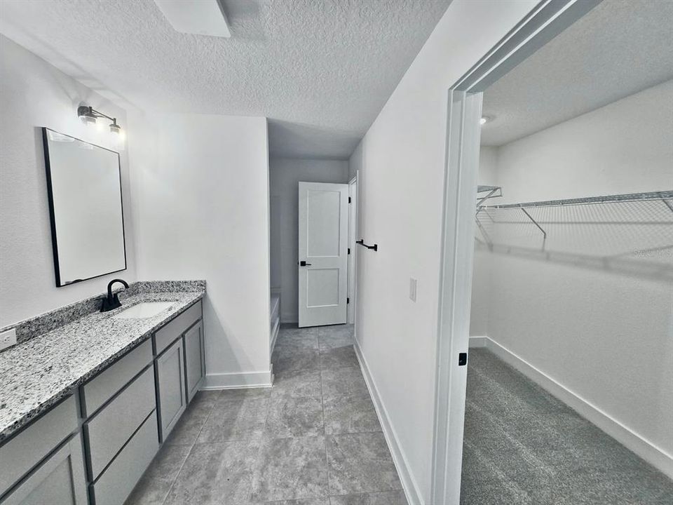 En Venta: $387,900 (4 camas, 3 baños, 2200 Pies cuadrados)