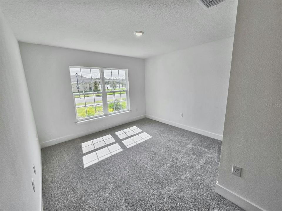 En Venta: $387,900 (4 camas, 3 baños, 2200 Pies cuadrados)