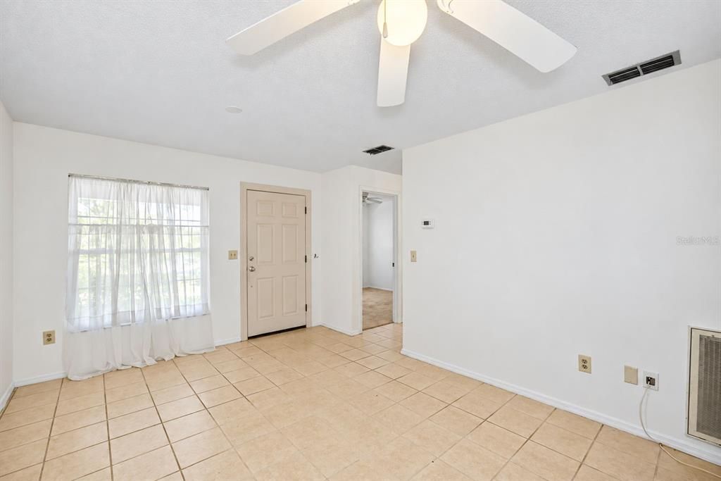 For Sale: $189,000 (2 beds, 1 baths, 680 Square Feet)