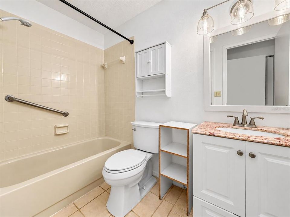 For Sale: $189,000 (2 beds, 1 baths, 680 Square Feet)