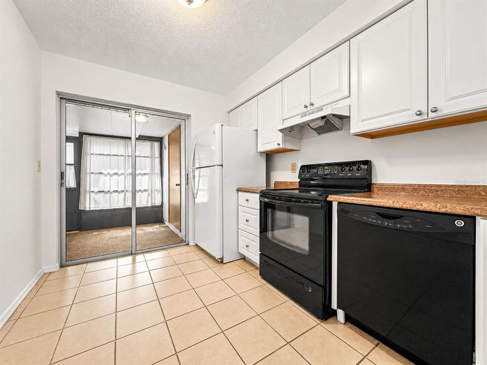 For Sale: $189,000 (2 beds, 1 baths, 680 Square Feet)