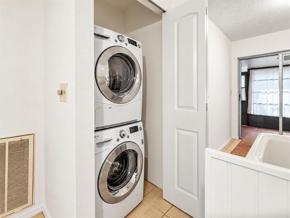 For Sale: $189,000 (2 beds, 1 baths, 680 Square Feet)
