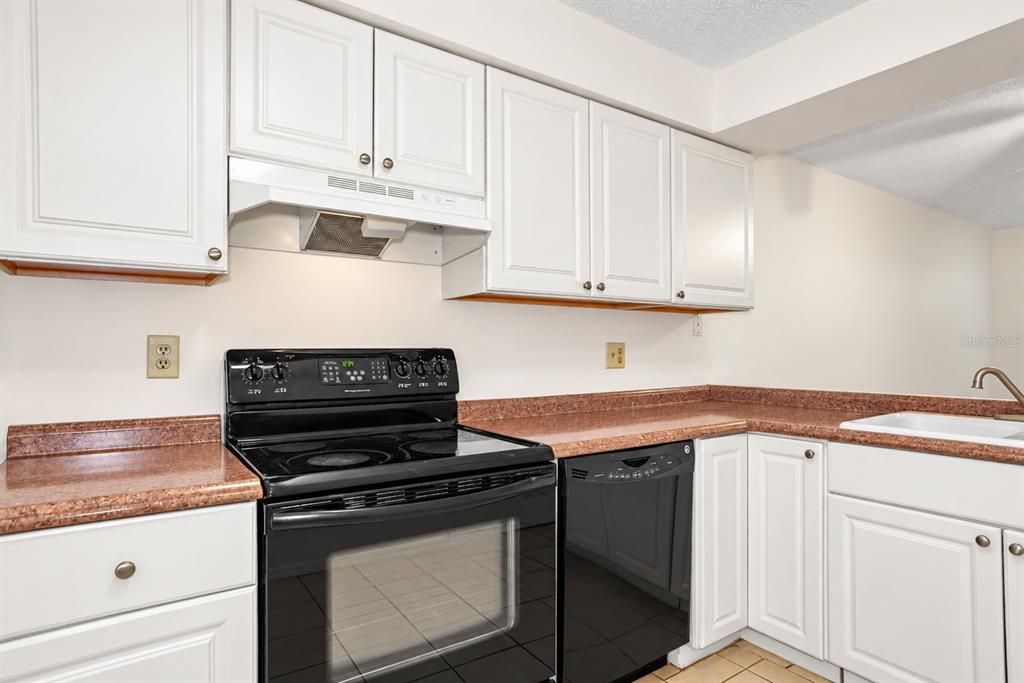 For Sale: $189,000 (2 beds, 1 baths, 680 Square Feet)