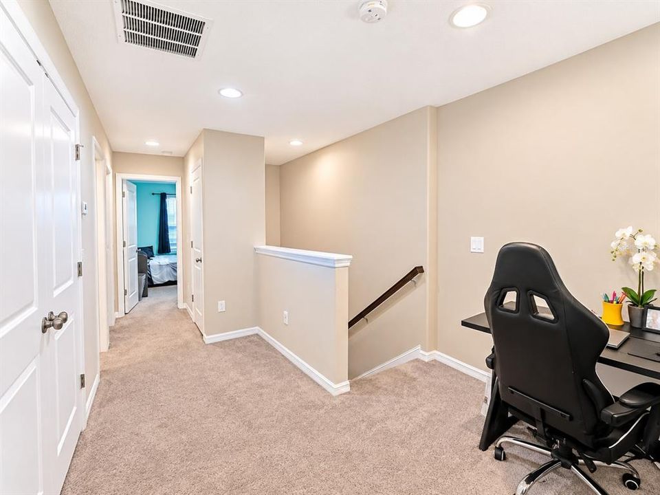 На продажу: $279,900 (3 спален, 2 ванн, 1607 Квадратных фут)