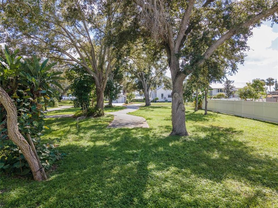 待售: $250,000 (0.25 acres)