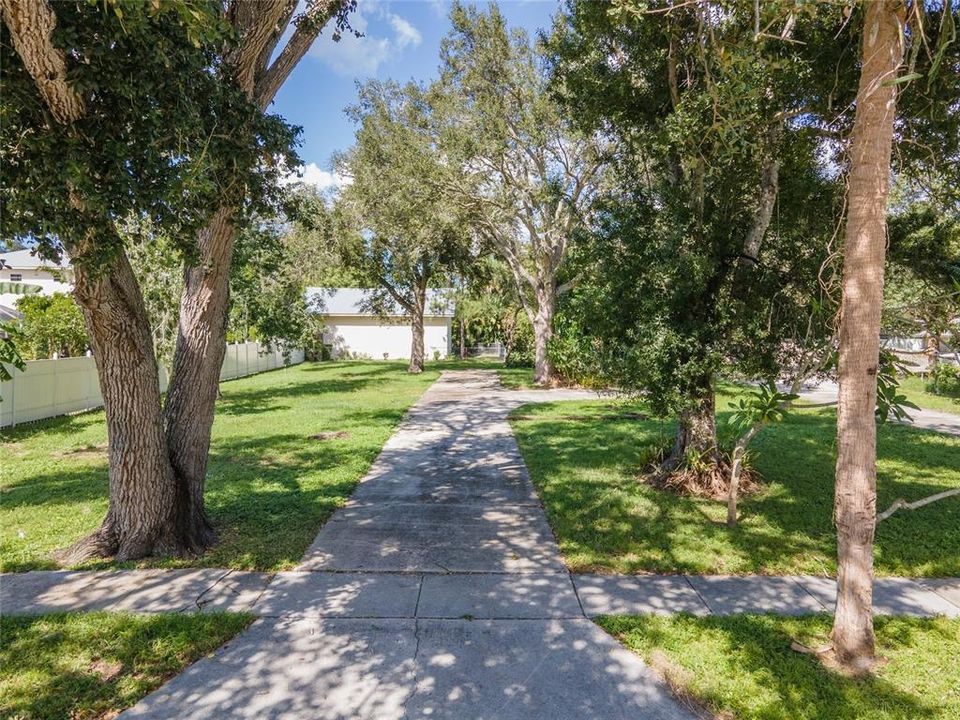 待售: $250,000 (0.25 acres)