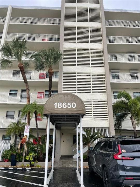 For Sale: $579,900 (1 beds, 1 baths, 750 Square Feet)
