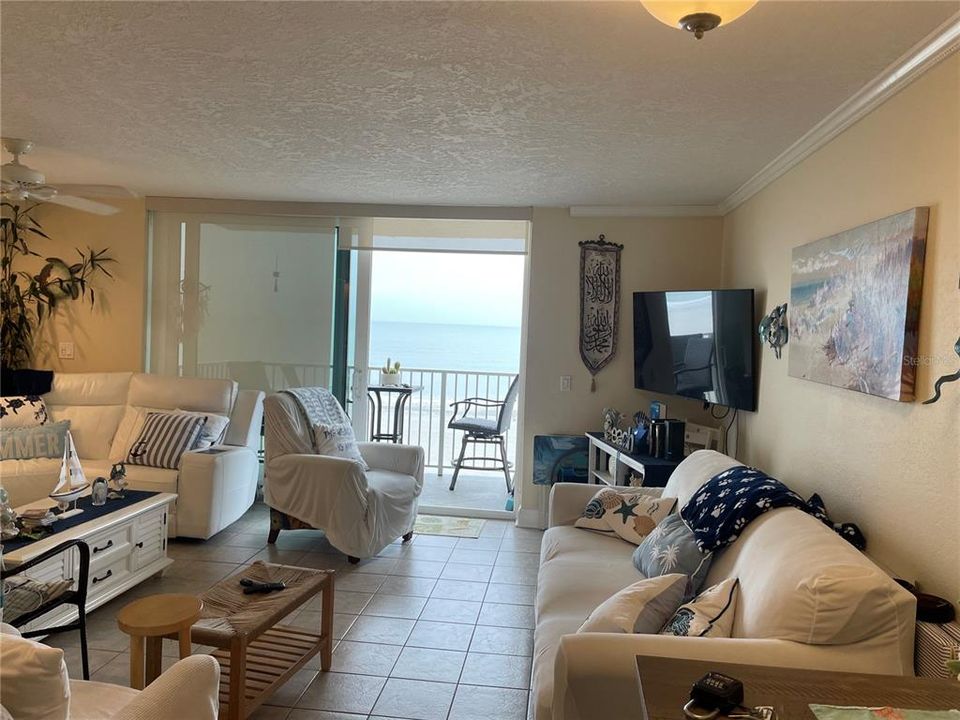 For Sale: $579,900 (1 beds, 1 baths, 750 Square Feet)