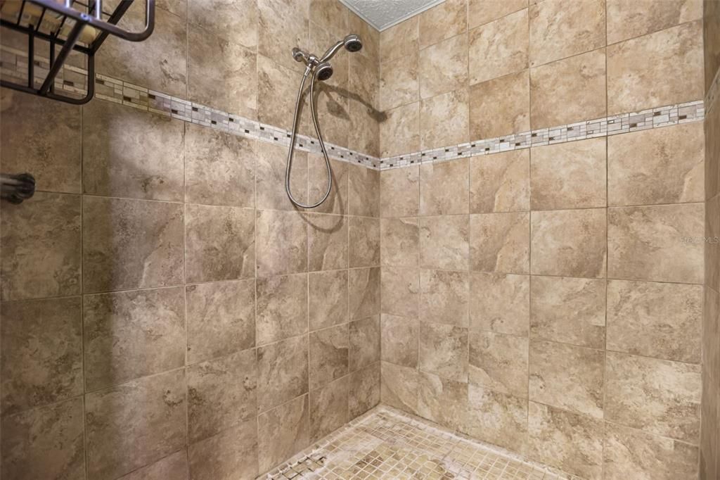 На продажу: $350,000 (3 спален, 2 ванн, 1704 Квадратных фут)
