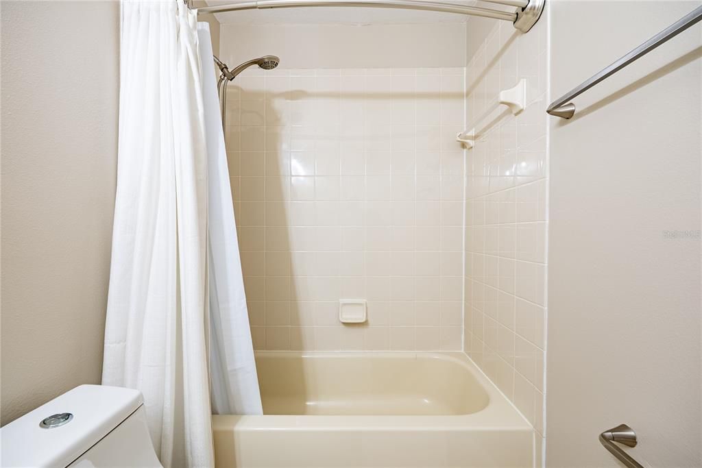 For Rent: $2,850 (4 beds, 2 baths, 1936 Square Feet)