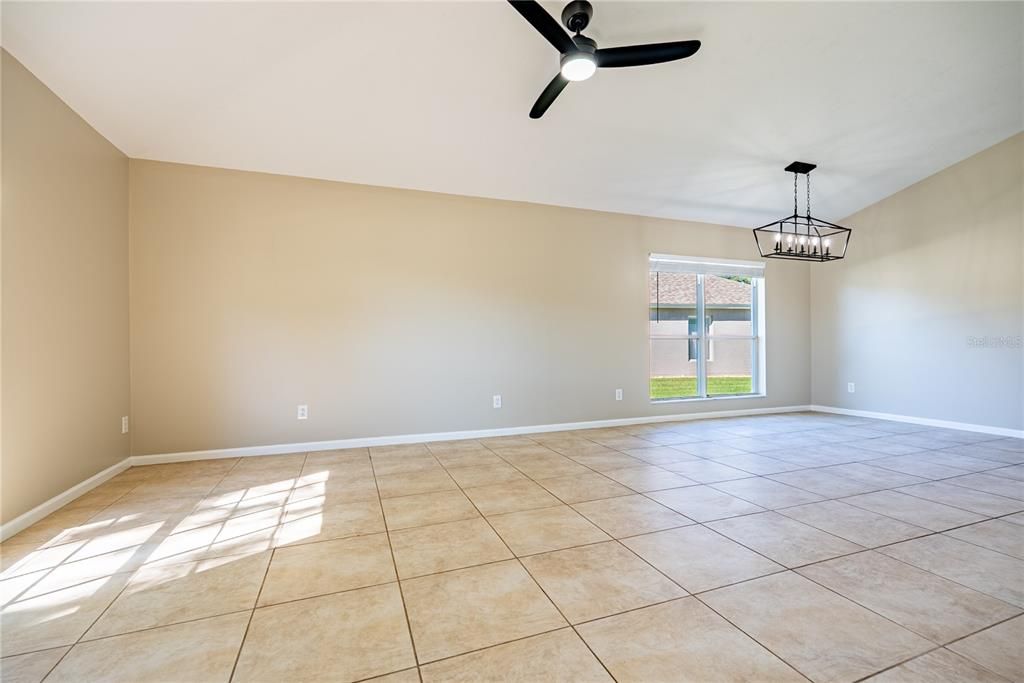 For Rent: $2,850 (4 beds, 2 baths, 1936 Square Feet)