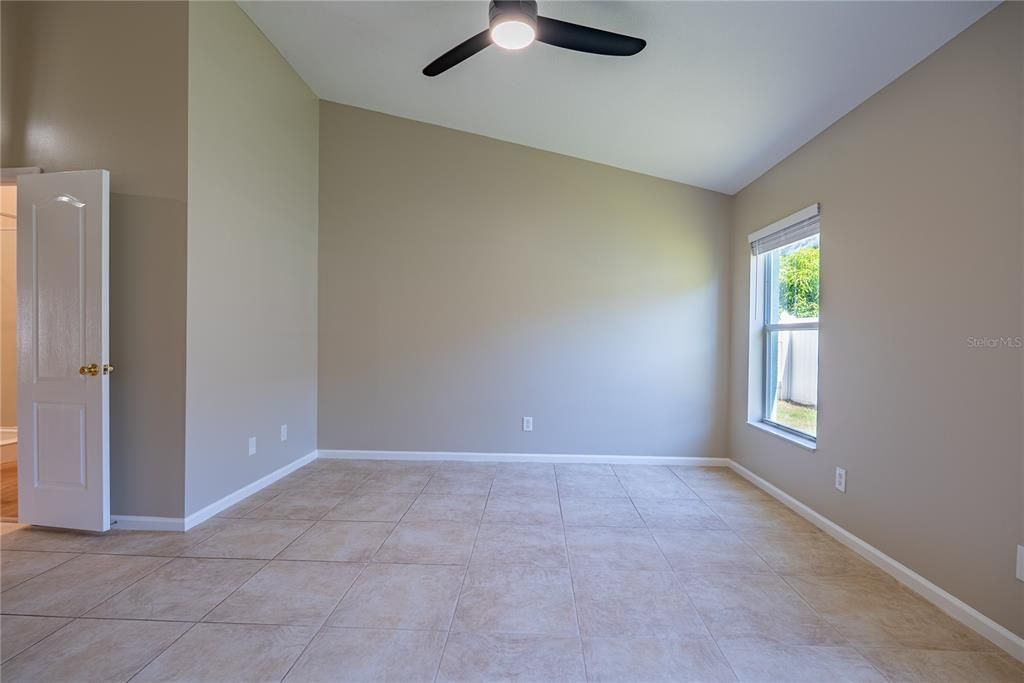 For Rent: $2,850 (4 beds, 2 baths, 1936 Square Feet)