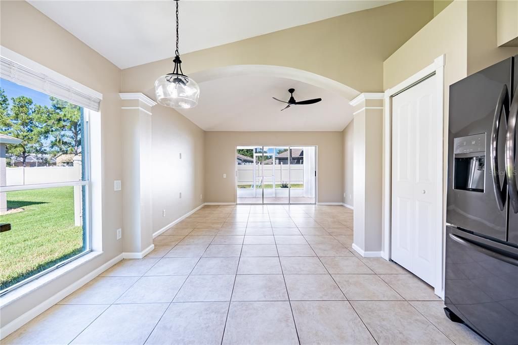 For Rent: $2,850 (4 beds, 2 baths, 1936 Square Feet)