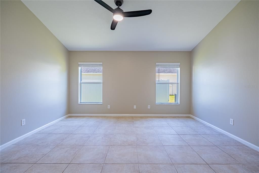 For Rent: $2,850 (4 beds, 2 baths, 1936 Square Feet)