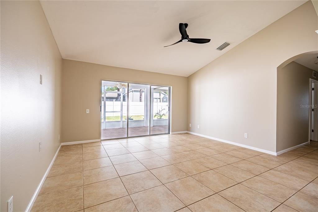 For Rent: $2,850 (4 beds, 2 baths, 1936 Square Feet)