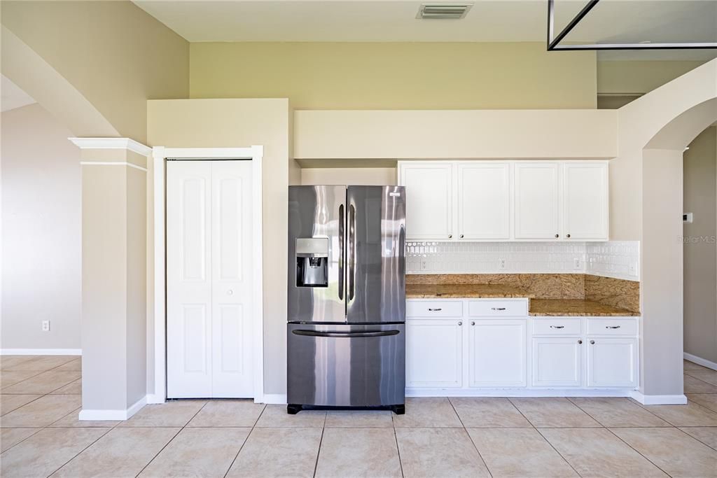 For Rent: $2,850 (4 beds, 2 baths, 1936 Square Feet)