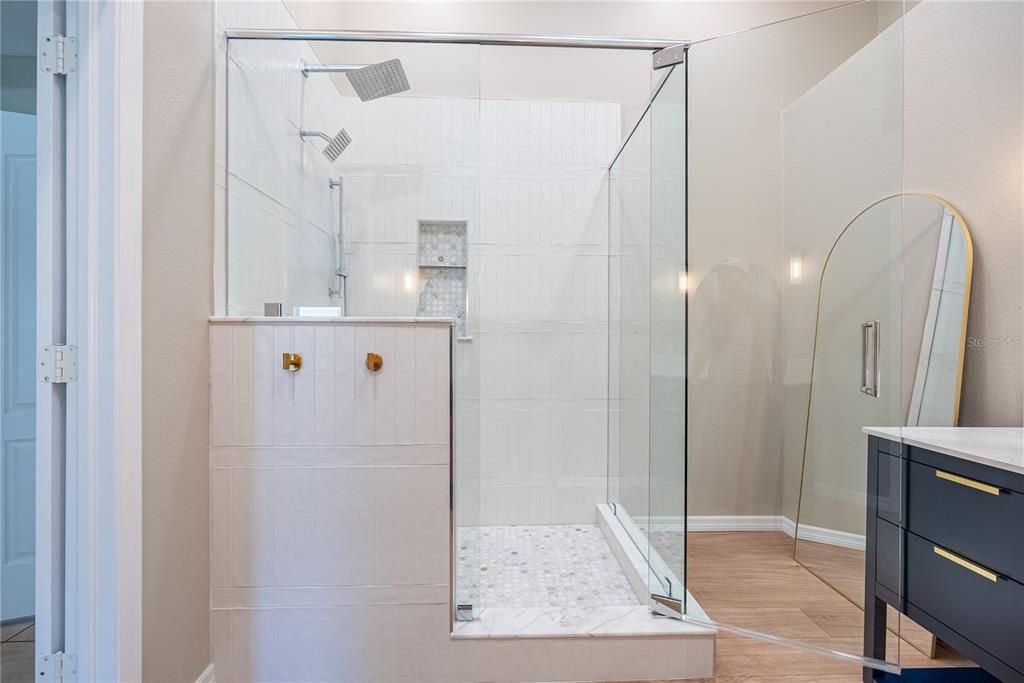For Rent: $2,850 (4 beds, 2 baths, 1936 Square Feet)
