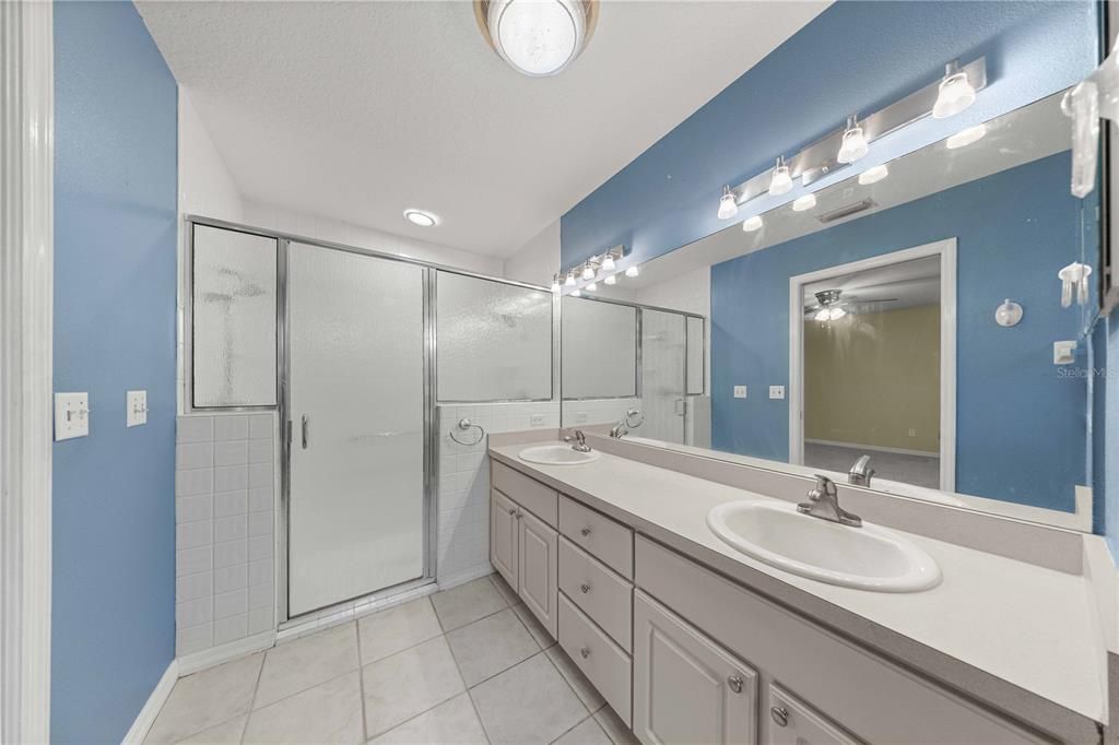 En Venta: $779,900 (3 camas, 2 baños, 3042 Pies cuadrados)