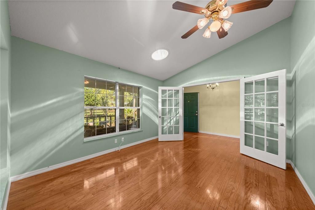 En Venta: $779,900 (3 camas, 2 baños, 3042 Pies cuadrados)