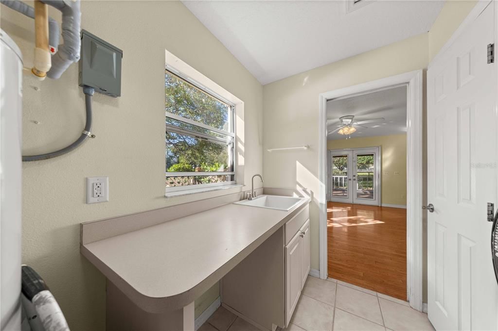En Venta: $779,900 (3 camas, 2 baños, 3042 Pies cuadrados)