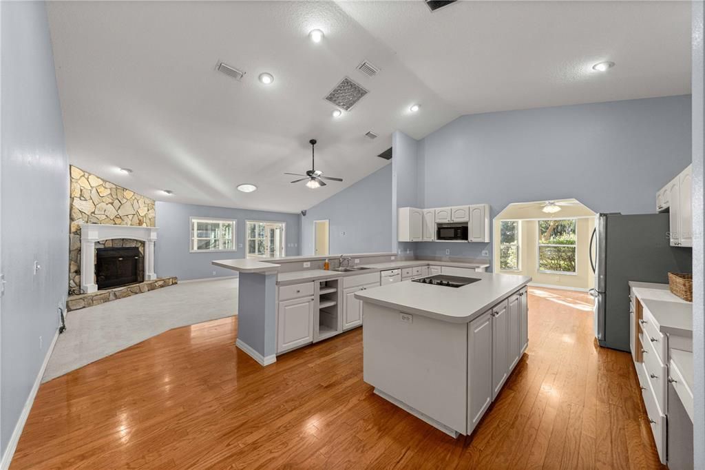 En Venta: $779,900 (3 camas, 2 baños, 3042 Pies cuadrados)