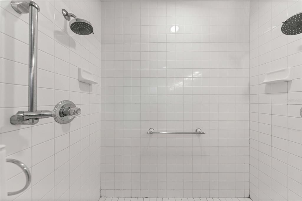 En Venta: $779,900 (3 camas, 2 baños, 3042 Pies cuadrados)