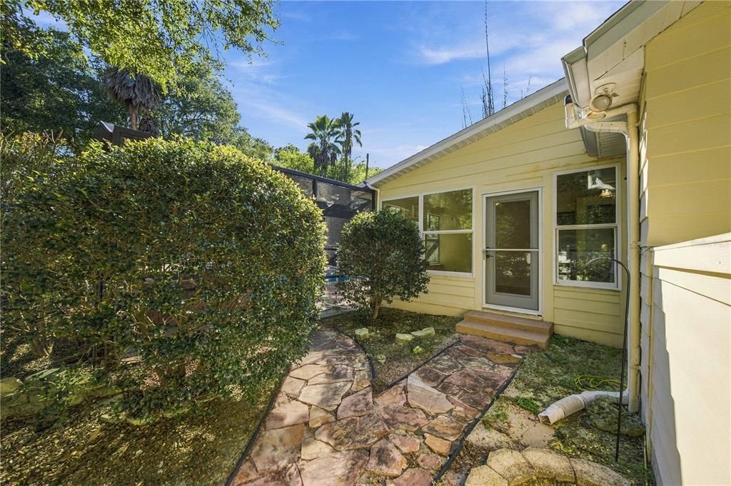 En Venta: $779,900 (3 camas, 2 baños, 3042 Pies cuadrados)