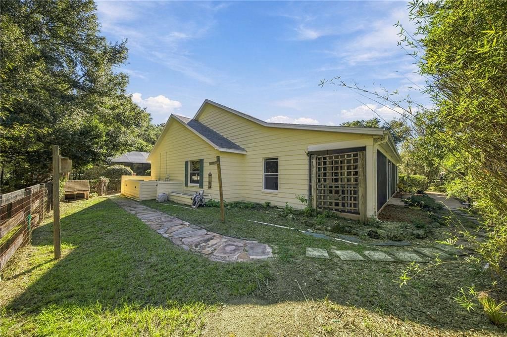 En Venta: $779,900 (3 camas, 2 baños, 3042 Pies cuadrados)