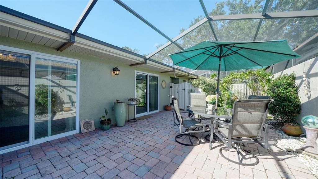For Sale: $265,000 (2 beds, 2 baths, 1028 Square Feet)