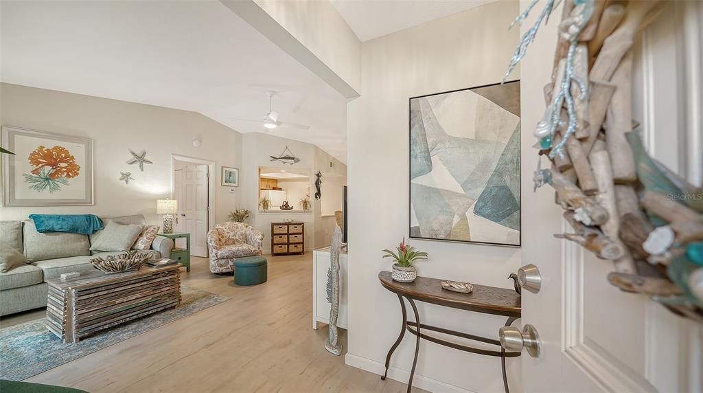 For Sale: $265,000 (2 beds, 2 baths, 1028 Square Feet)