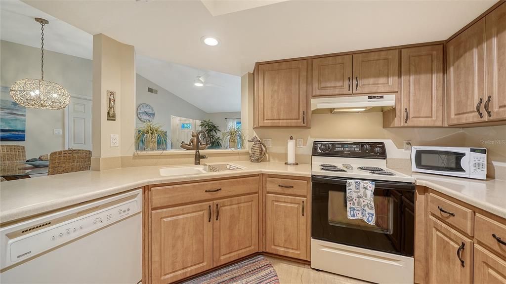 For Sale: $265,000 (2 beds, 2 baths, 1028 Square Feet)