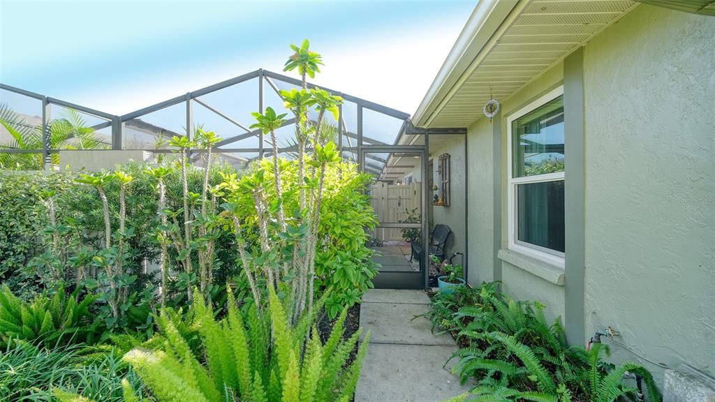 For Sale: $265,000 (2 beds, 2 baths, 1028 Square Feet)