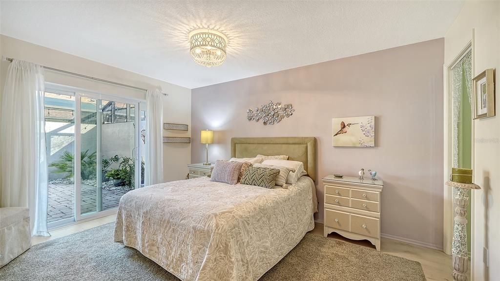 For Sale: $265,000 (2 beds, 2 baths, 1028 Square Feet)