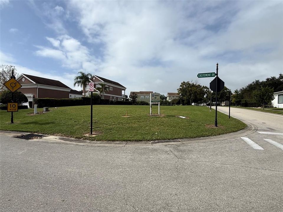 待售: $699,995 (0.31 acres)