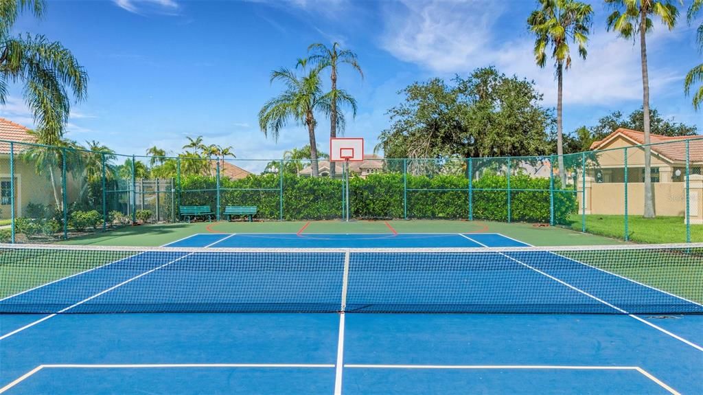 En Venta: $649,000 (3 camas, 3 baños, 2991 Pies cuadrados)