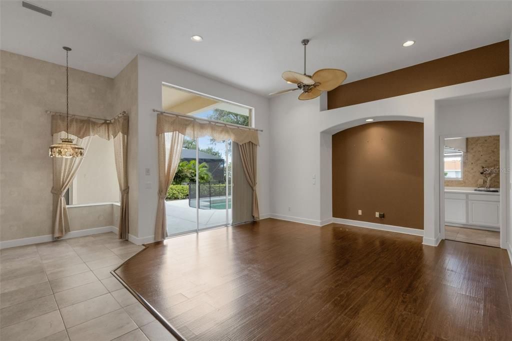 En Venta: $649,000 (3 camas, 3 baños, 2991 Pies cuadrados)